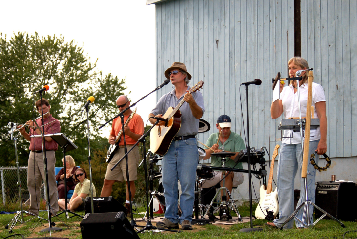 Howie and Debbie in concert